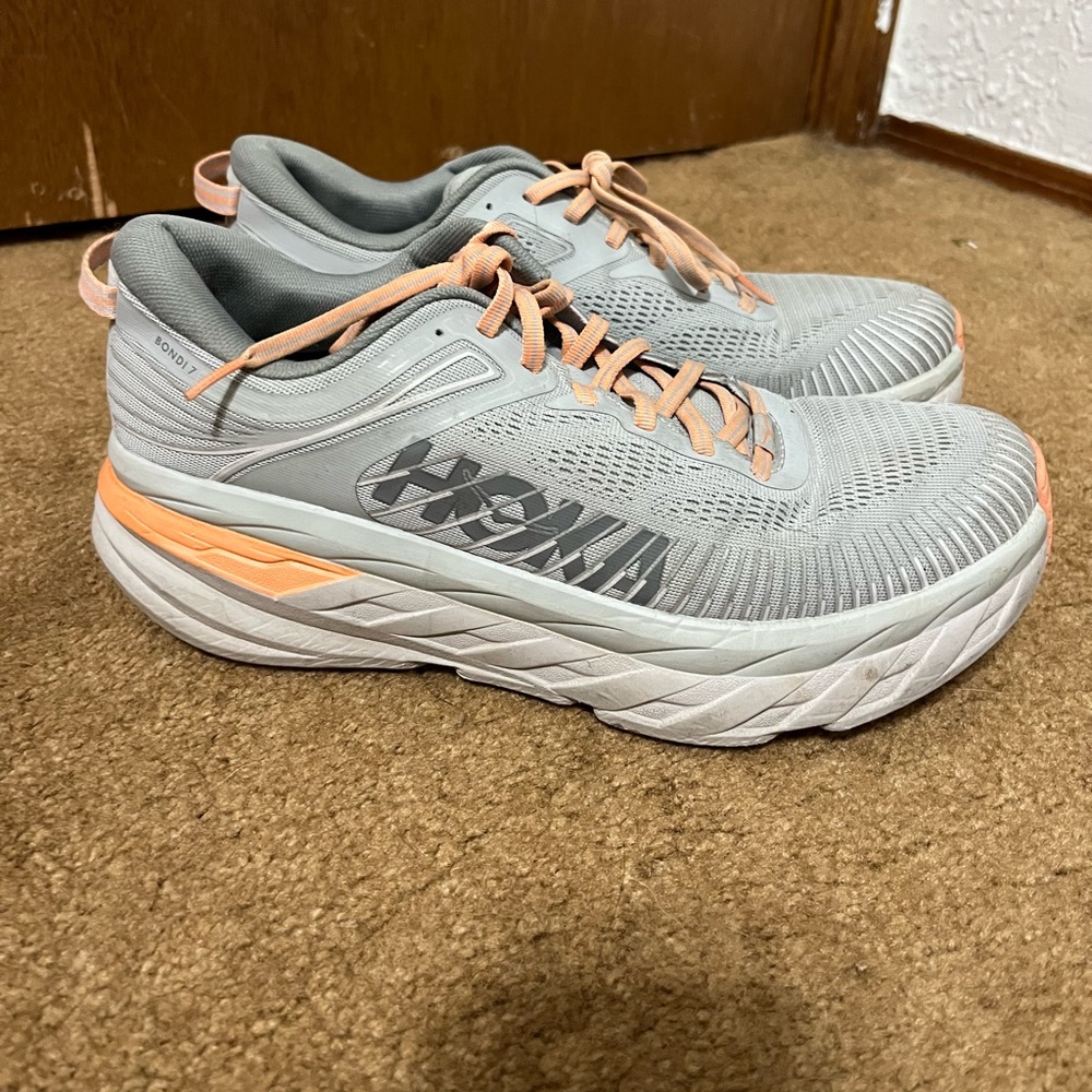Hoka ONE ONE sz 10.5 women GRUC Peach/gray BONDI 7